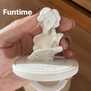 Bougie en cire de soja parfumée à la vanille dans des pots en plâtre, vente en gros |   Fabricant de bougies aromatiques gourmandes en marque privée - Product Image 3