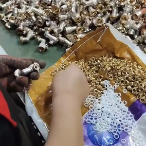 Grifo de agua de jardín de latón Grifo de latón Bibcock para uso en lavabo Suministro de grifo de latón - Product Image 4