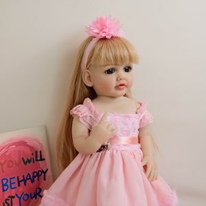Poupée reborn réaliste de 22 pouces en caoutchouc intégral, vêtements roses, mignonne, vente en gros, avec de longs cheveux dorés - Product Image 1