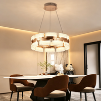 Lustre suspendu contemporain nordique moderne en acrylique doré et fer, avec télécommande et hauteur réglable pour la maison, l'hôtel et le restaurant