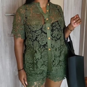 เสื้อเชิ้ตแขนสั้นคอตั้งลายลูกไม้ กางเกงขาสั้นเอวสูง ชุดลำลอง 2 ชิ้นสำหรับผู้หญิง แฟชั่น - Product Image 1