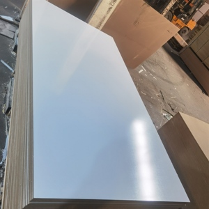 لوح <span class=keywords><strong>MDF</strong></span> 15 مم 244 سم × 122 سم ميلامين أبيض E1 للأثاث - Product Image 1