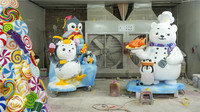 Cadeau personnalisé présentoir de magasin de souvenirs meuble en résine décoration de boutique de fêtes accessoires de sculpture tendance bonbon robot en fibre de verre