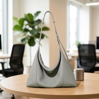 Sac messager en cuir de vachette massif avec bandoulière unique, sac à main de créateur tendance avec fermeture éclair et doublure en polyester