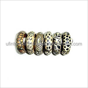 ชุดกำไลข้อมือเรซิ่นคุณภาพสูงและการออกแบบเรซิ่นที่ดีที่สุดสีดำธรรมชาติและใช้ด้วยมือพร้อมขัด - Product Image 3