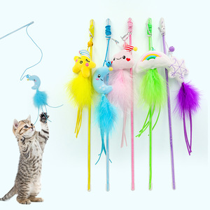 Venta al por mayor creativo interactivo gato Teaser Stick atractivo plástico pluma campana juguetes para mascotas aliviar el movimiento juguete - Product Image 1