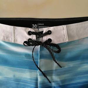 Venta al por mayor de pantalones cortos elásticos de 4 vías personalizados de los hombres de secado rápido Surfer Beach Shorts con cintura alta sin tirantes diseño de impresión XL tamaño - Product Image 4