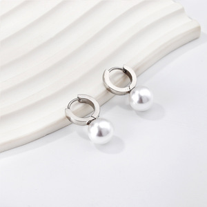 ต่างหูมุกทรงกลมสแตนเลสดีไซน์ทรงกลมสำหรับผู้หญิงสวมใส่ทุกวันสีทองสีเงิน - Product Image 3