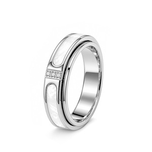 Anello con Conchiglia Bianca e Zirconi, Acciaio Inossidabile 304 Placcato, Fede Nuziale Minimalista, Gioiello alla Moda, Regalo - Product Image 2