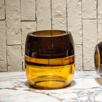 Vase en verre ambré soufflé à la main, silhouette de baril, élégant accent de table, récipient en verre pour villa