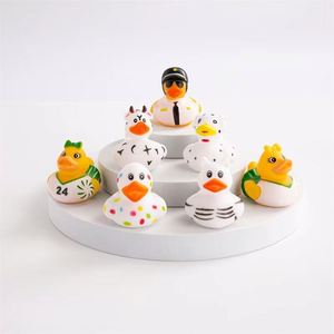 Juguetes de baño de pato flotantes de goma y vinilo con logotipo personalizado, pequeños, cognitivos, de seguridad, de 2 pulgadas, a granel, para fiestas de Navidad de bebés, ¡los más vendidos! - Product Image 1