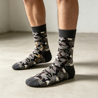 Chaussettes mi-mollet en jacquard camouflage personnalisées avec revers contrastant, motif camouflage sur la pointe et le talon, tricotées, pour l'extérieur et la mode urbaine, OEM ODM