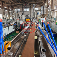 TONGSANHEGU plástico reciclado HDPE WPC tablero de suelo línea de extrusión en relieve al aire libre WPC máquina Post/revestimiento extrusora