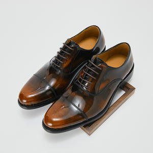 Chaussures mocassins en cuir de vachette souple avec détails perforés et design léger, chaussures quotidiennes pour hommes, chaussures de ville - Product Image 1