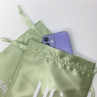 Pochette à cordon en satin de luxe BaiShun pour emballage cadeau, résistante aux chocs, avec logo personnalisé via sérigraphie numérique