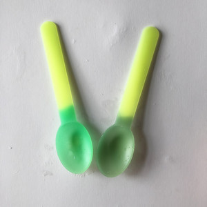 <span class=keywords><strong>Cuchara</strong></span> <span class=keywords><strong>de</strong></span> helado colorida <span class=keywords><strong>Cuchara</strong></span> <span class=keywords><strong>de</strong></span> plástico que cambia <span class=keywords><strong>de</strong></span> color Cucharas con logotipo Logotipo personalizado OPP Embalaje Regalos modernos - Product Image 5