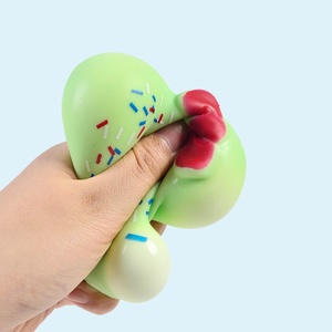 Jouet anti-stress Kawaii en forme de donut avec oreilles de chat, doux, à presser pour la relaxation des mains, idéal pour les fêtes et les cadeaux de boutique - Product Image 6