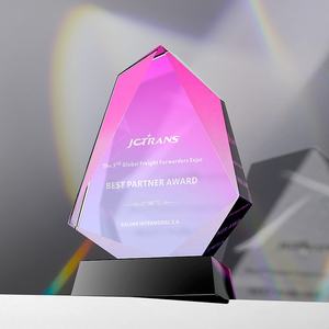 Trophée en cristal dégradé 2026 |   Conception moderne personnalisée pour les prix des entreprises scientifiques <span class=keywords><strong>et</strong></span> technologiques |   Meilleur cadeau de reconnaissance pour partenaire - Product Image 1
