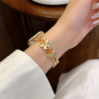 Elegante Correa de Metal con Flores para Reloj, Compatible con Apple Watch 38 40 41 42 44 45 49mm, Correa de Joyería para Mujer