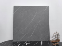 Matériaux de construction : Carreaux de céramique modernes classiques 60x60 avec surface en porcelaine mate, fonction brique réfractaire pour mur extérieur, usage villa, carreaux de sol carrés