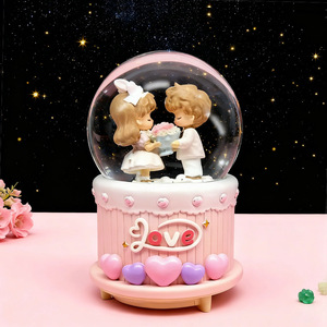 Escultura de Bola de Nieve de Resina Artificial Personalizada con Forma de Animal Pintada a Mano y Efectos de Iluminación para un Ambiente Festivo - Product Image 4