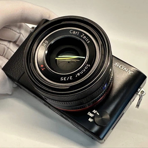 Appareil photo de voyage Sony Cyber-shot DSC-RX1R de haute qualité avec objectif 35 mm F2 - Product Image 1