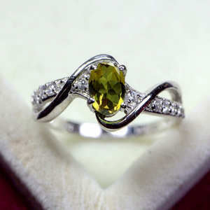 Bague Sultanite à Couleurs Changeantes, Bague de Mariage Sultanite, Bague à Couleurs Changeantes, Bague en Argent Sterling 925, Bague Sultanite pour Elle - Product Image 1