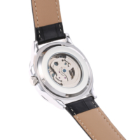 Nouvelle montre tendance de luxe personnalisée unisexe à mouvement automatique, résistante à l'eau, avec boîtier en acier inoxydable et cadran à aiguilles, avec breloque.