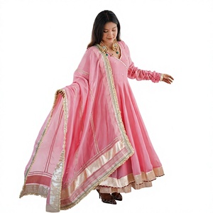 NOUVELLE TENDANCE ANARKALI TENDANCE À DÉPLIQUEMENT ÉLARGI, AVEC FORTE POURPREINEMENT, MICRO-TRAVAIL SOFT, TRAVAIL MANUEL ORIGINAL À LA MAIN AVEC Miroirs et GOTTA PATTI - Product Image 1