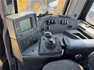 Bulldozer D8T Usado con Bomba Hidráulica Moog, Motor y Caja de Cambios - Componentes Principales Incluidos - Product Image 5