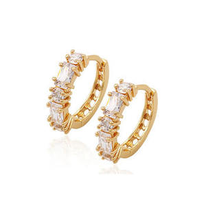 Boucles d'oreilles de luxe pour femmes, serties de diamants naturels, plaquées or, personnalisables, de haute qualité, disponibles en gros - SUTARIYA - Product Image 1