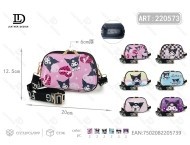 Sac bandoulière rigide à motif de dessin animé pour femme, rose avec imprimé Kuromi, style toutes saisons - Product Image 1