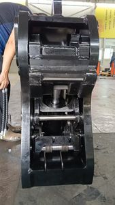 HOMIE Attache rapide rotative à inclinaison personnalisée avec double verrouillage pour excavateur de 6 à 10 tonnes - Product Image 3