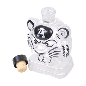Carafe en verre en forme de tête de tigre, verre sans plomb avec détails peints en noir, idéale pour les spiritueux et la décoration de bar - Product Image 3
