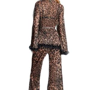 Novo Conjunto de Roupa Íntima Sexy Feminina em Renda Não Tecida Respirável com Estampa de Leopardo para Uso Doméstico - Product Image 5