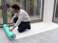 Maßgefertigte Größe 180gsm 220gsm 240gsm 280gsm Wasserdichter Atmungsaktiver Umweltfreundlicher Antistatischer Nadelfilz-Maler-PET-Vliesstoff