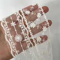 Dentelle en maille de polyester beige hydrosoluble à motif floral brodé – Rubans DIY pour emballage de boîtes cadeaux et décoration de cheveux