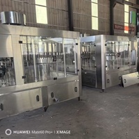 Machine de remplissage automatique de bouteilles en verre pour boissons, eau, jus, thé, miel, sirop, huile de cuisson, ligne de production de remplissage à chaud et de bouchage