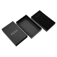 Boîte cadeau de luxe personnalisée pour cravate avec pelliculage mat, gaufrage et doublure en éponge pour ensemble cravate, nœud papillon et cravate de costume en soie pour homme