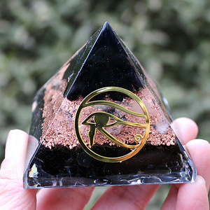 Pirámide de epoxi de cristal con diseño de ojo de Horus, adorno de escritorio de estilo europeo para decoración de sala de estar - Product Image 4