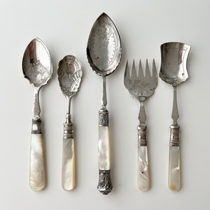 Ensembles de couverts décoratifs réutilisables de qualité alimentaire avec poignées en nacre – Vaisselle de table en métal à prix abordable - Product Image 1