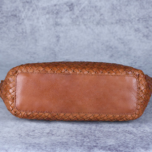 Sac fourre-tout en cuir tressé fait main grande capacité avec poignées tressées, sac rétro en cuir de vachette pour femme – Offre spéciale - Product Image 4