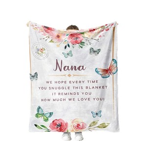 Manta floral personalizada con mariposas y rosas para Nana, regalo personalizado, decoración del hogar, tela de franela, uso en las cuatro estaciones - Product Image 3
