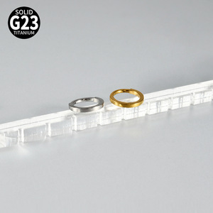 Anillo de nariz, oreja o labio de titanio F136 G23, moderno, simple, unisex, banda delgada y lisa, sin costuras, joyería para <span class=keywords><strong>piercing</strong></span>. - Product Image 3