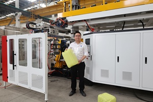 Auto HDPE <span class=keywords><strong>5L</strong></span> 10L Huile de cuisson de palme 20L <span class=keywords><strong>Adblue</strong></span> Fabrication de produits chimiques Accumuler 25L 30 Litres JerryCan Tambour Extrusion Machine de moulage par soufflage - Product Image 2