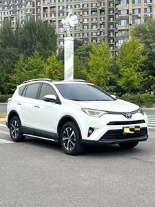 Toyota RAV4 FWD 4D Sport Utility d'<span class=keywords><strong>occasion</strong></span> 2018 avec sièges en cuir et toit ouvrant panoramique, conduite à gauche, livraison rapide, véhicule disponible - Product Image 3