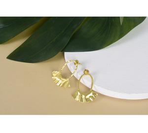 Boucles d'oreilles à volants dorées pour femmes, bijoux texturés élégants, accessoire léger et stylé avec finition dorée pour un usage quotidien - Product Image 4
