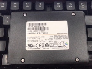Unidad de estado sólido HORNG SHING Usada 1/2 PM1725B U.2 3,2 T SATA 6Gbps SSD - Product Image 2