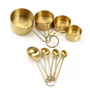 Juego <span class=keywords><strong>de</strong></span> <span class=keywords><strong>Tazas</strong></span> y Cucharas <span class=keywords><strong>Medidoras</strong></span> <span class=keywords><strong>de</strong></span> Acero Inoxidable Dorado, 8 Piezas, con Medidas Grabadas - Product Image 1