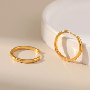 Elegantes pendientes de aro minimalistas de cobre chapado en oro de 18 quilates para mujer Versátil estilo diario y de negocios - Product Image 3